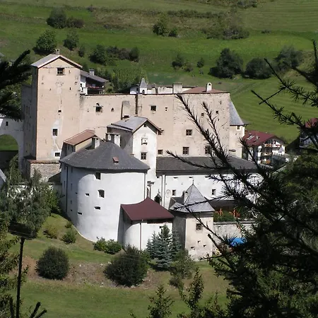 Schloss Naudersberg *