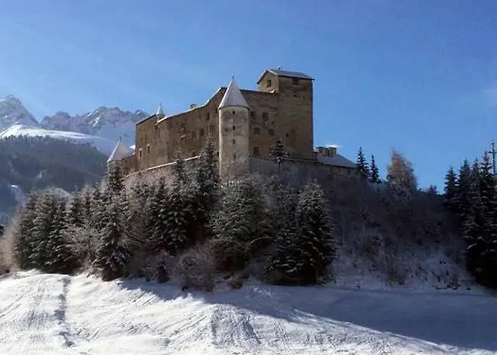 Schloss Naudersberg *